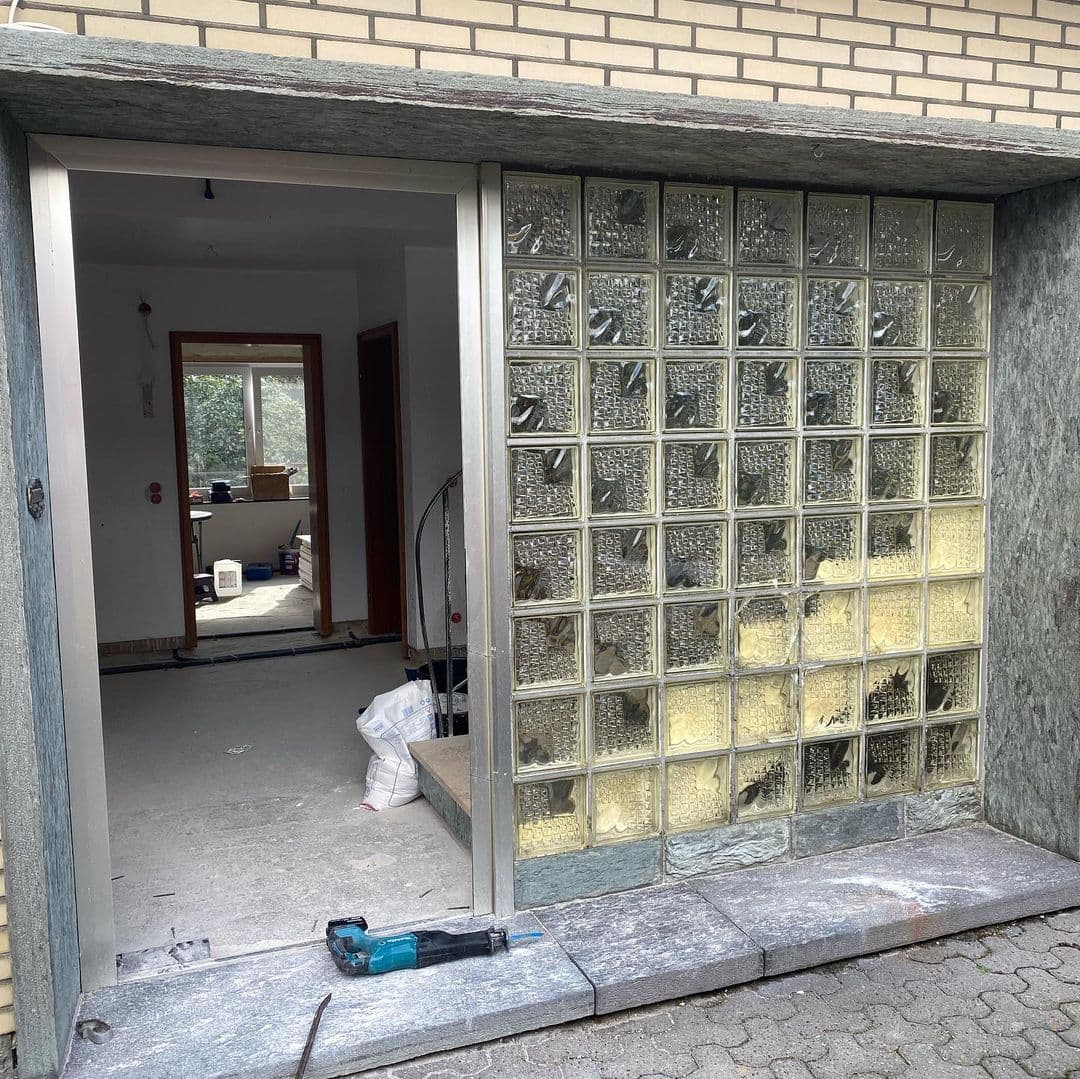 Türrenovation (vorher)